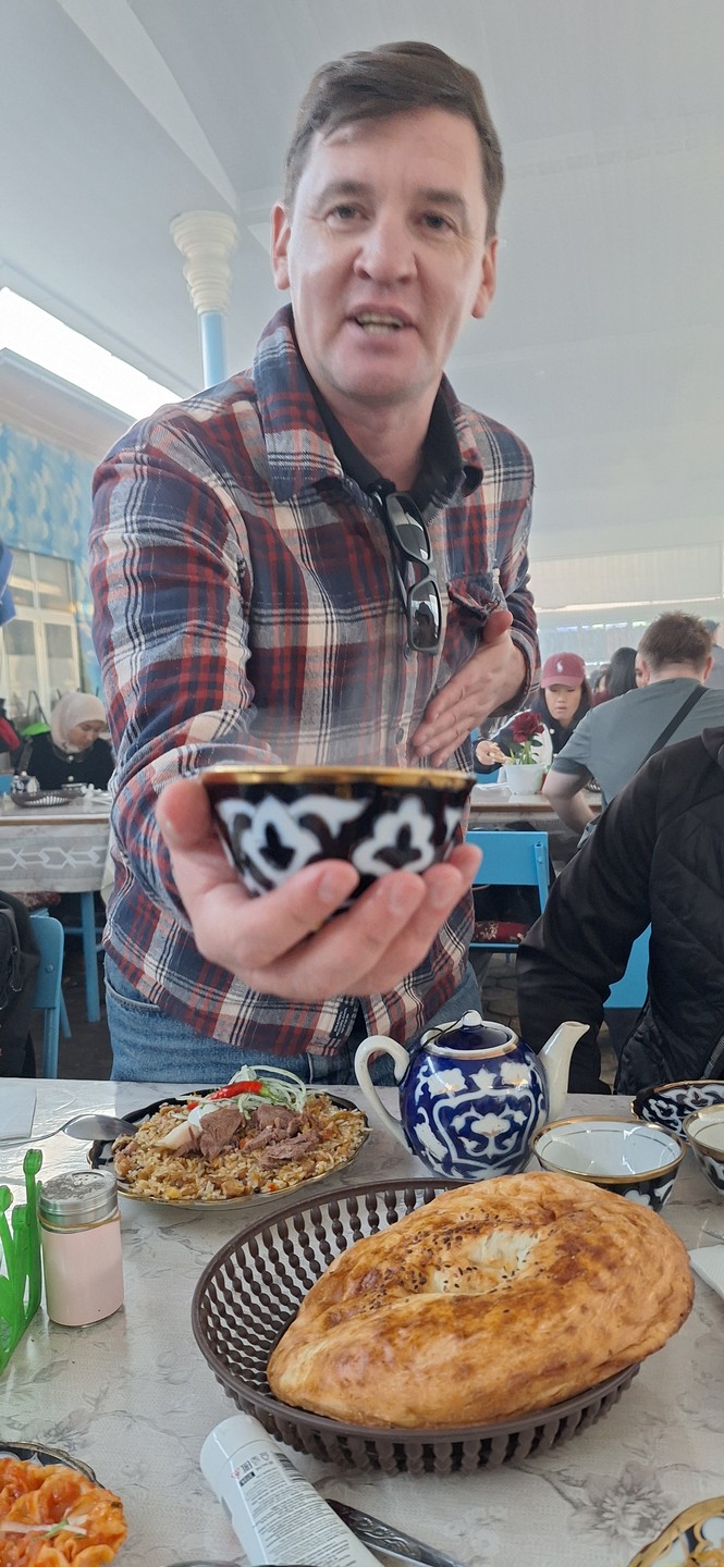 Мы поучаствовали в прогулке-впечатлении! Гуляли с Евгением по Ташкенту, были вдвоём с мужем и с малышом