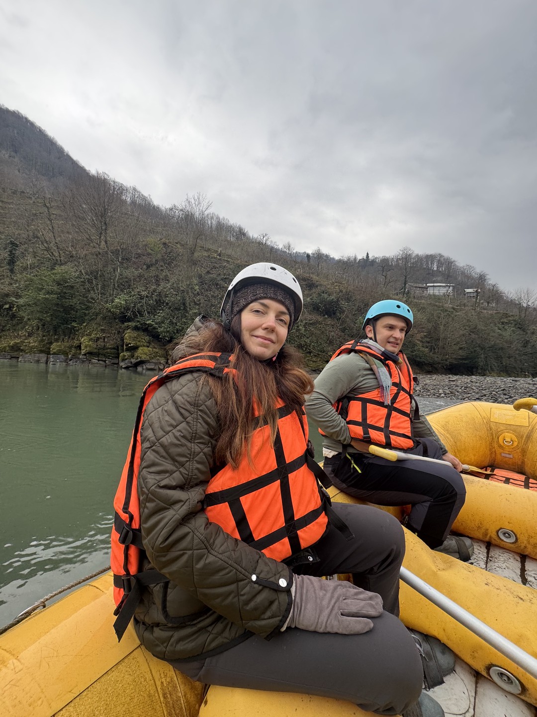 Посетили большую экскурсию с рафтингом, дегустацией вин и интересным рассказом о истории и настоящем Грузии и