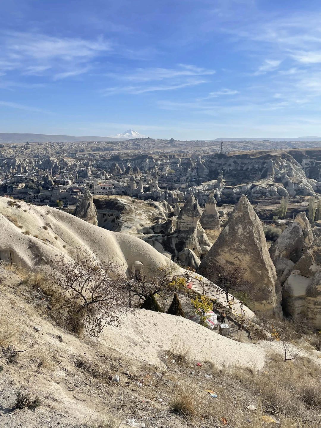 Все хорошо. Единственное, в следующий раз я бы выбрала номер не в пещерном варианте (там сыро)