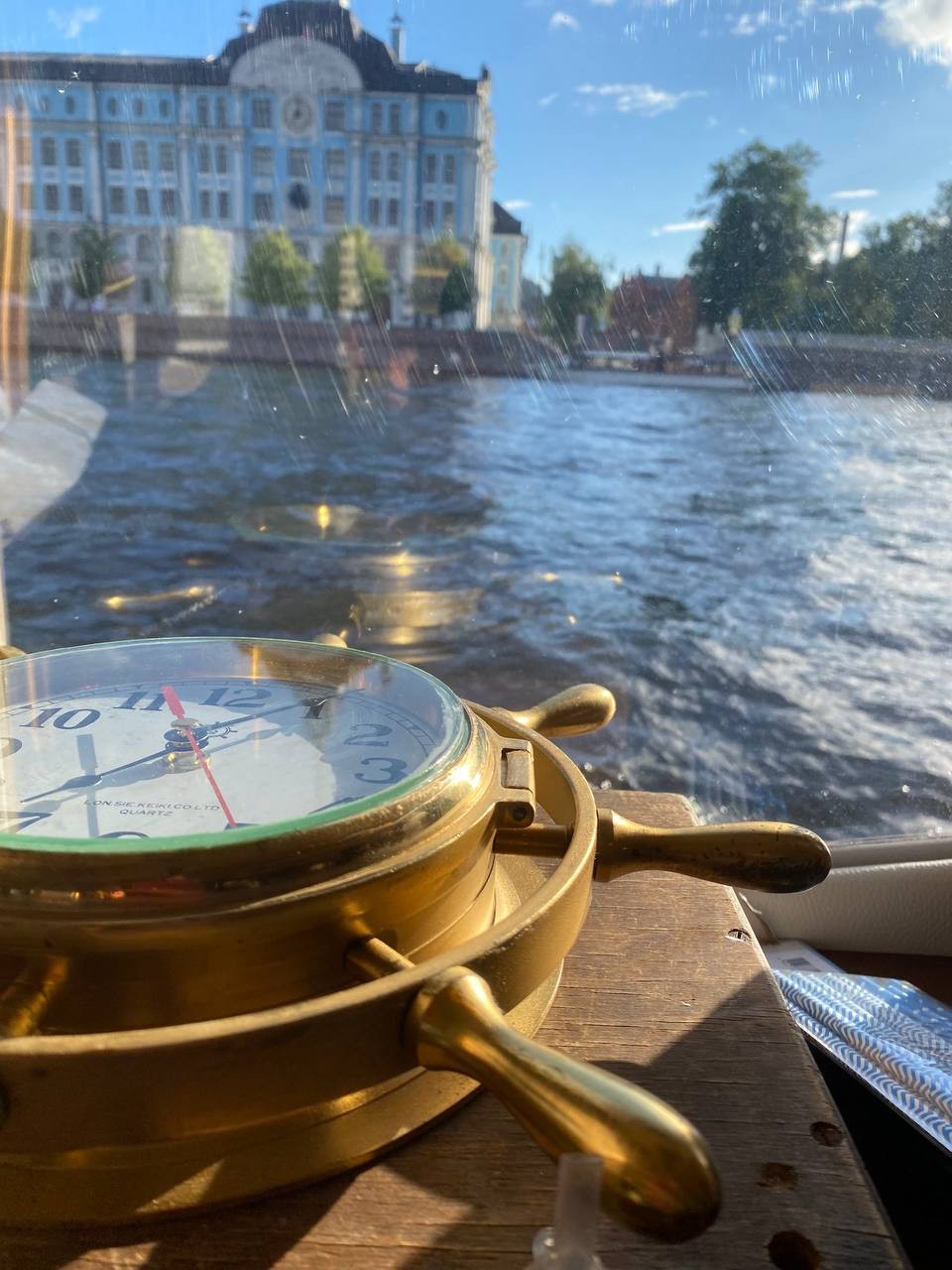 Уже не в первый раз приводим друзей к Андрею на экскурсии, а эта у него новая в этом году на новом катере)))