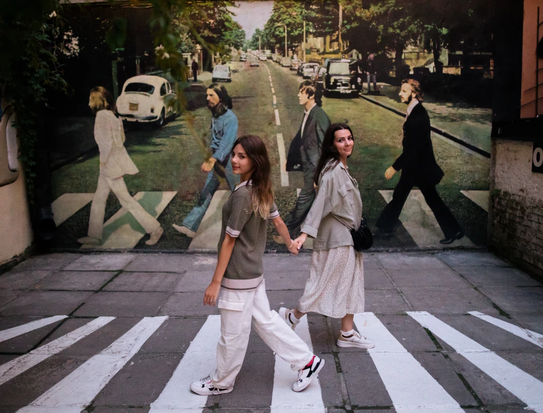 Здравствуйте! Хотели бы сказать спасибо большое Вам, за увлекательную прогулку)) Отличные геолокации. с интересными фонами, фотографии