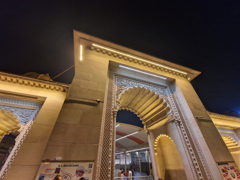 замечательный, молодой человек Артемий, который открыл нам Варанаси как культурно-исторический центр Индии. Экскурсия была увлекательной, интересной