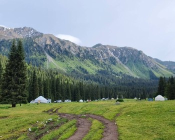 Ледники, водопады и красные скалы