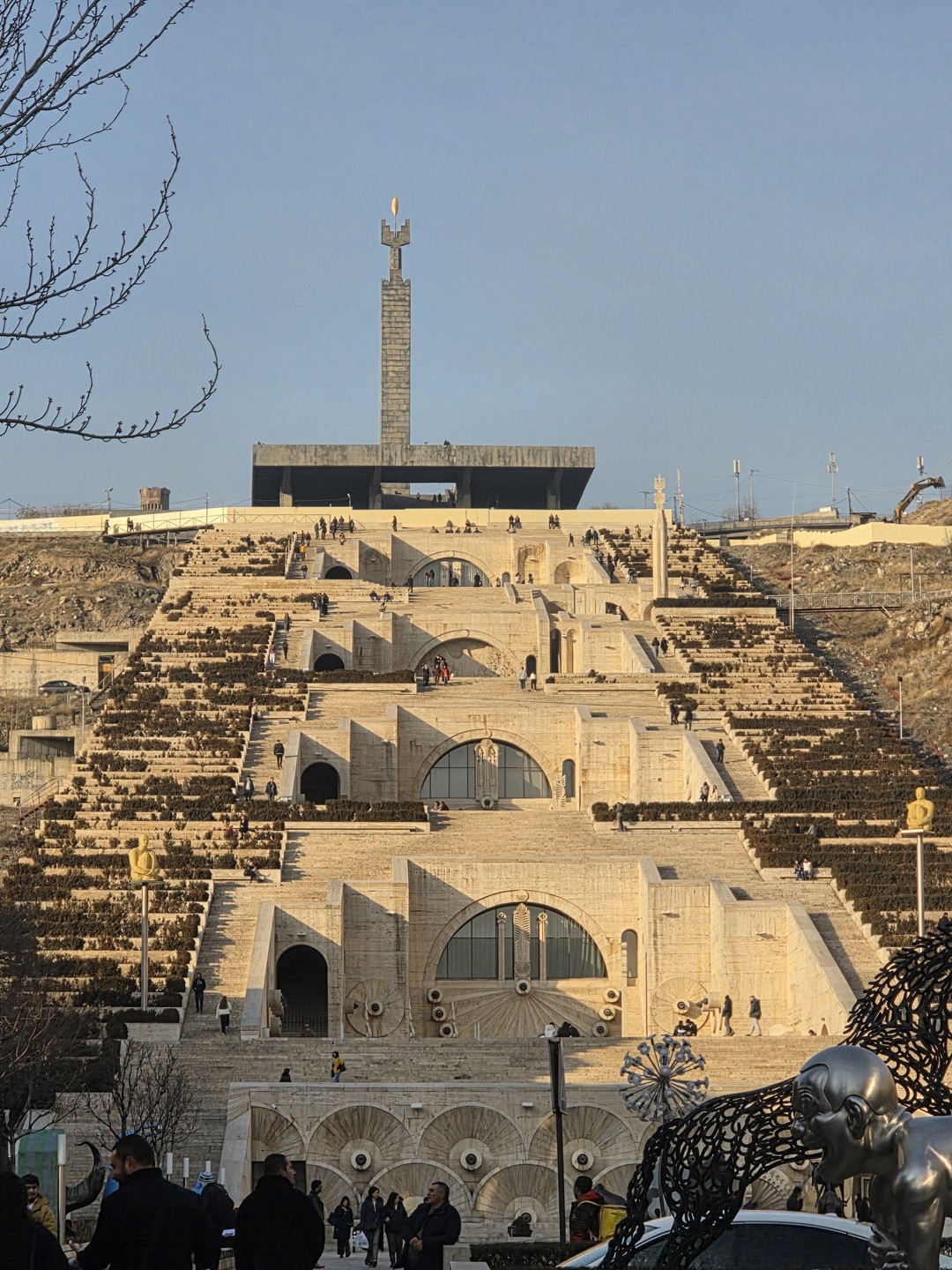 Сегодня посетили прекрасный город Ереван. Наш экскурсовод Роза - знаток своего дела и города. Провела нас