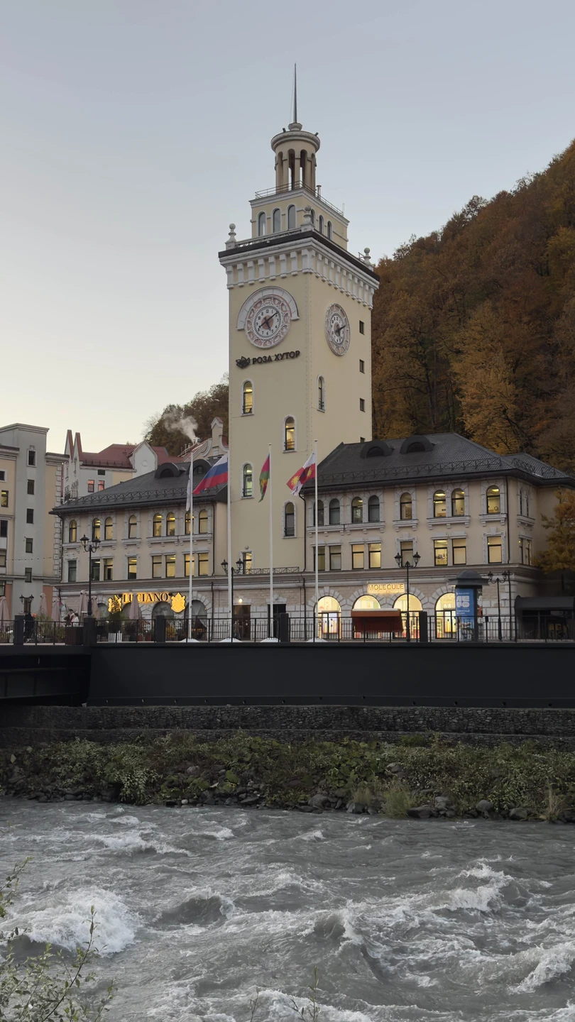 Все очень хорошо организовано) экскурсовод вообще просто супер)) мы хоть и не первый раз на поляне но все равно было очень интересно)