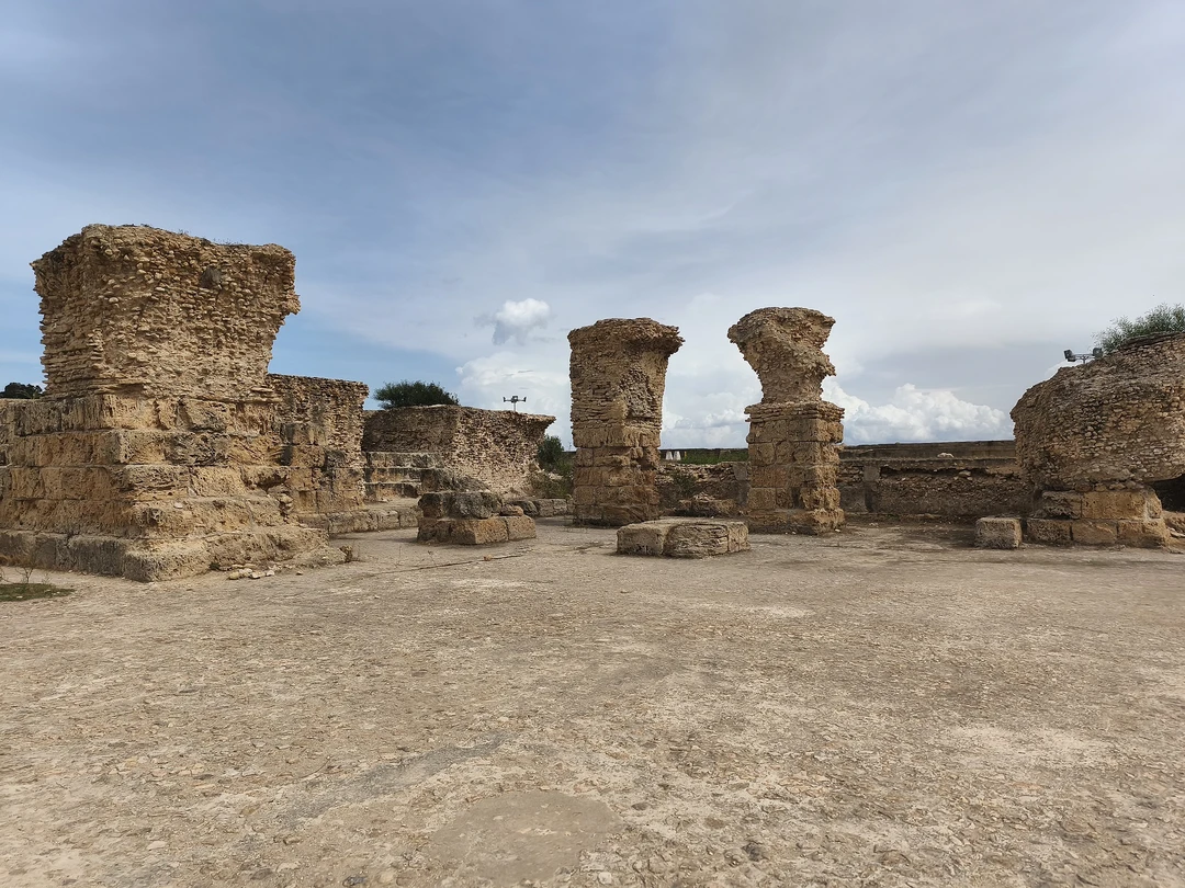 Великолепная экскурсия! Гидом был Самир. Экскурсия длилась более 9 часов. И началась она не с приездом