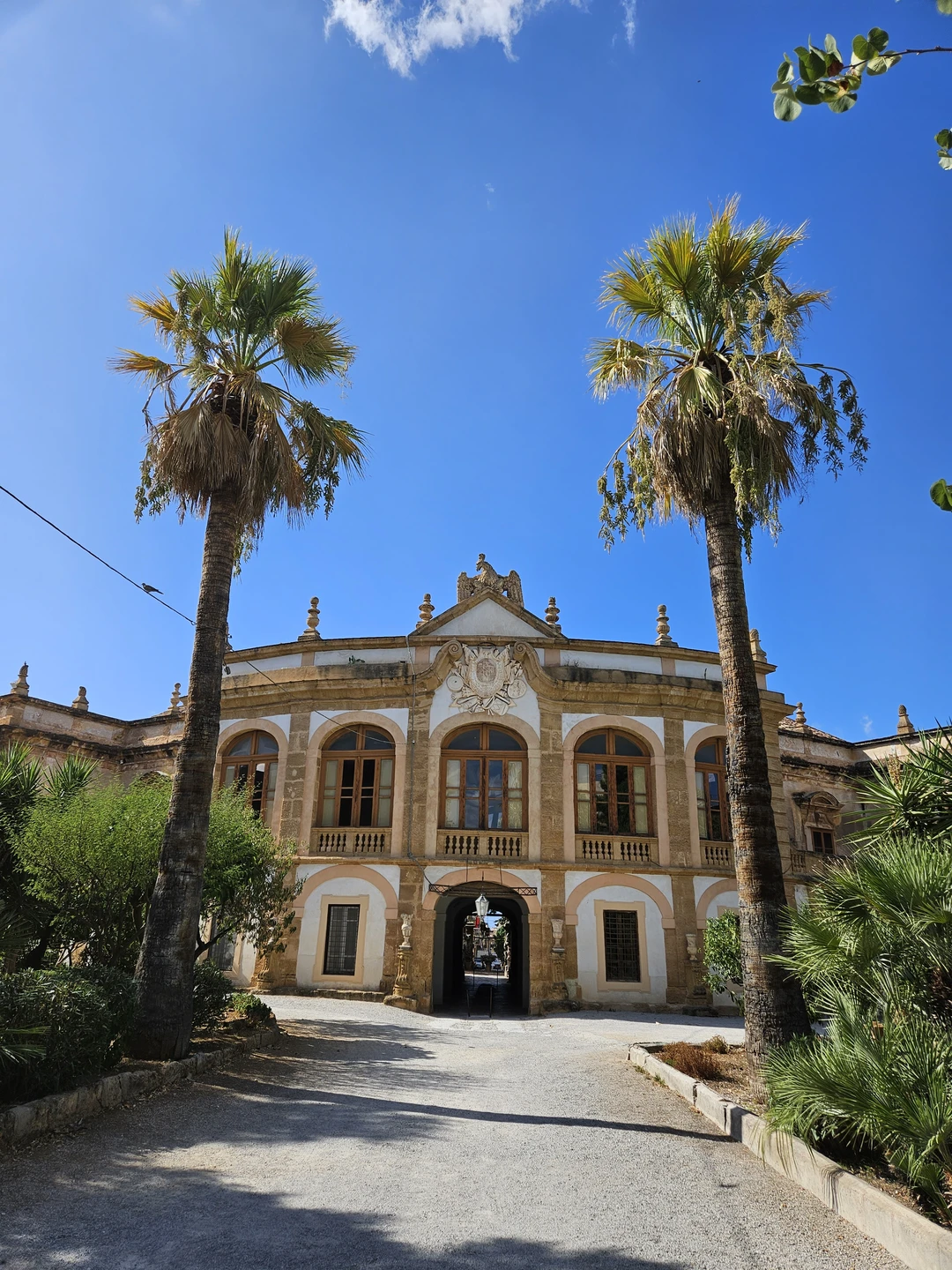 Получили огромное удовольствие от поездки с Инной! Прекрасная вилла! А Инна великолепный, многознающий и нескучный рассказчик! Огромное спасибо!