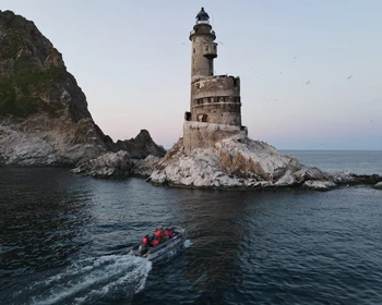 Морская прогулка к маяку Анива