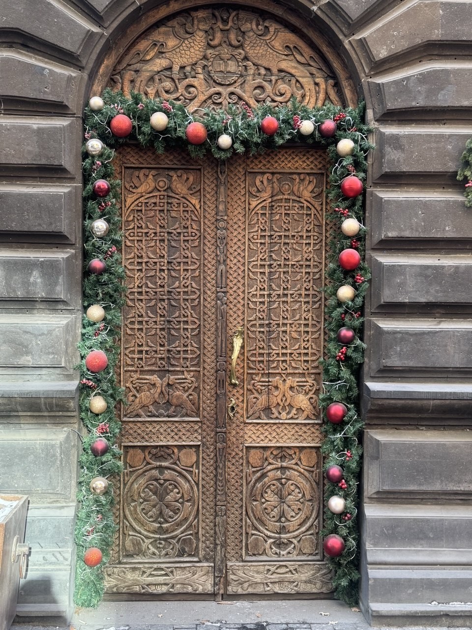 Хотим поблагодарить Алину за прекрасную, содержательную и легкую экскурсию, проведенную по историческому центру Еревана. Алина отличный