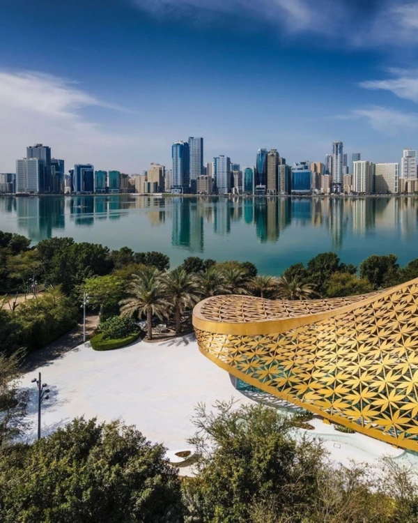 Едем в Шарджу: остров Аль-Нур и жемчужины культурного эмирата