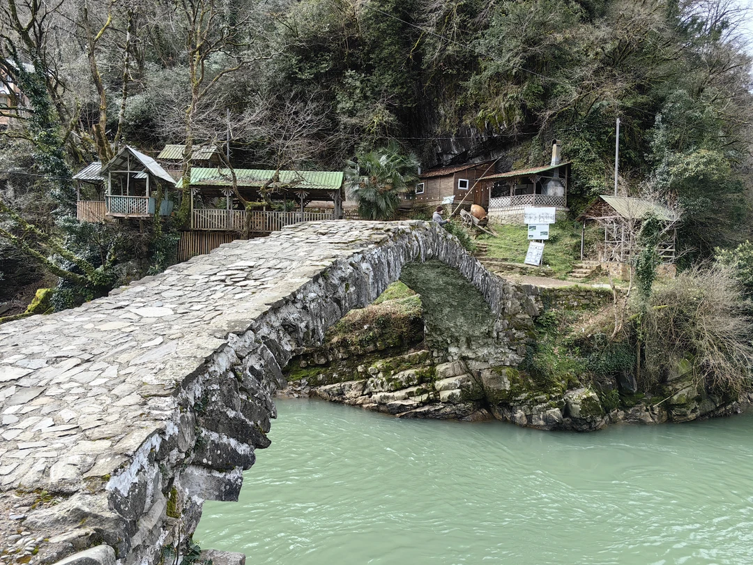 Прекрасная экскурсия, шикарные виды, водопады впечатляют! Всё было оооочень интересно, активно и с юмором:) Каха -