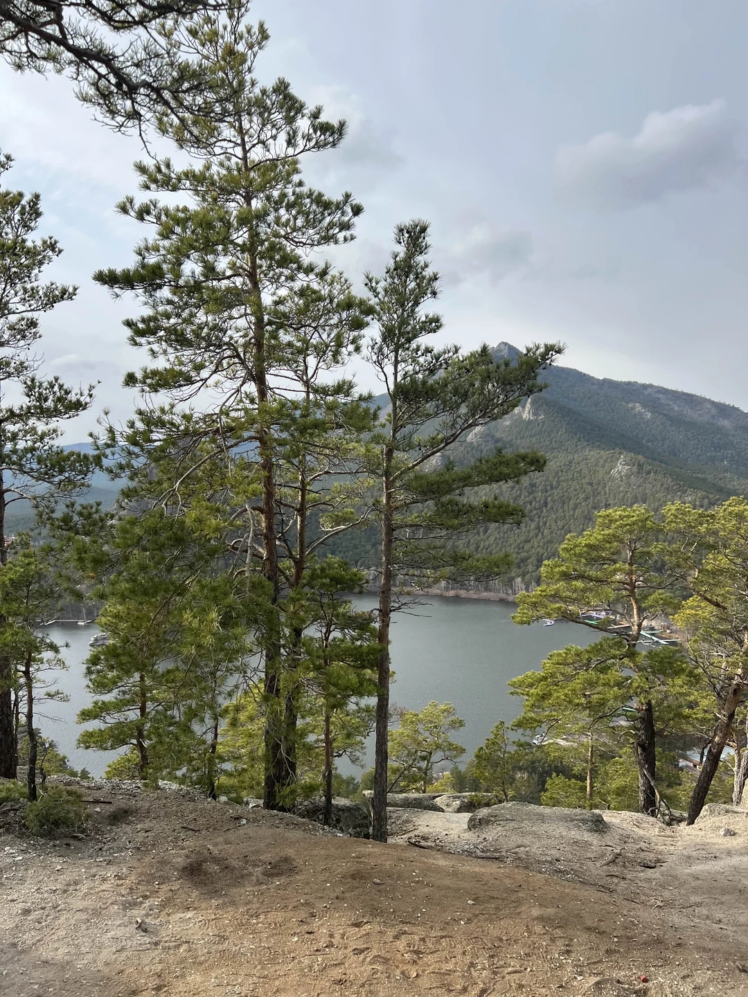 Очень красивая природа, действительно стоит того, чтобы поехать