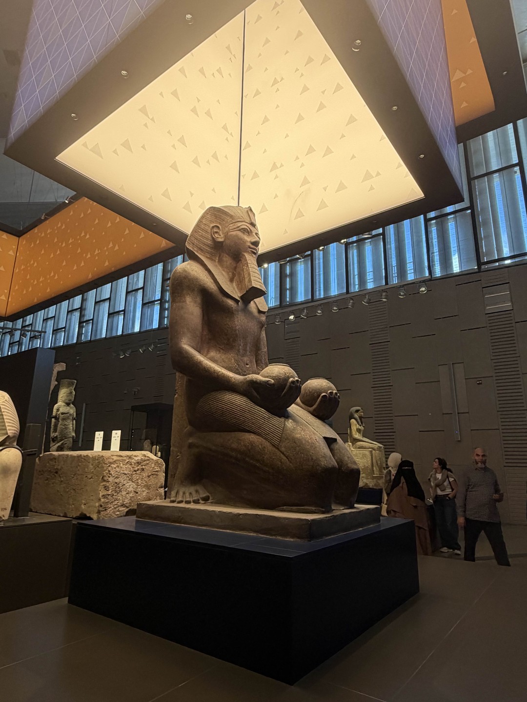 Ездили на экскурсию 28 декабря из Шарм-эль-Шейха. Посетили пирамиды и новый Египетский музей. Машина забрала нас