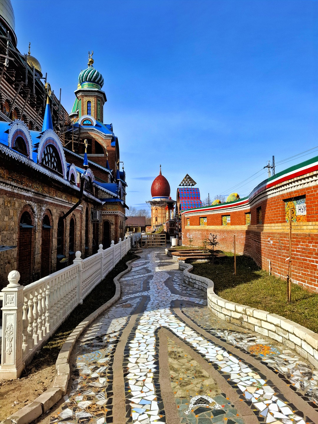 Прекрасная экскурсия с прекрасным экскурсоводом. Очень понравилось всё - активность, подача материала, маршрут, выделяемое свободное время
