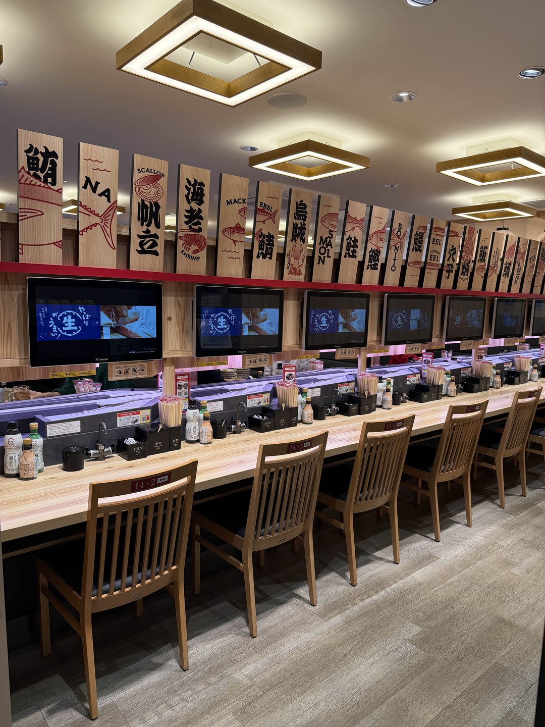 Экскурсия по Осаке нам понравилась, хотя изначально город не произвел такого впечатления. Но интересный и продуманный