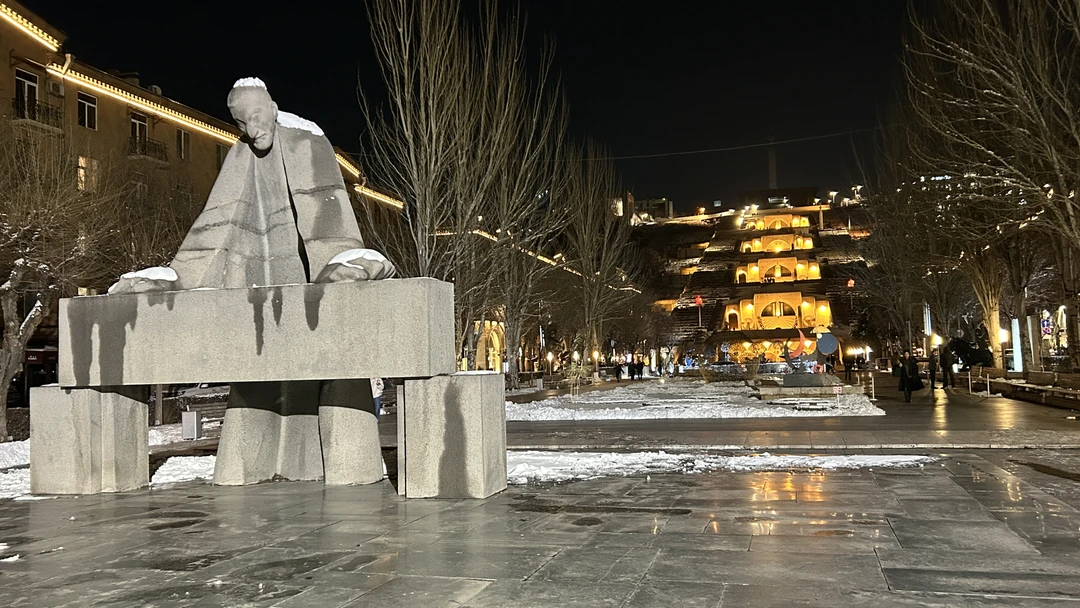 Знаете, есть гиды, которых слушать не хочется…. Есть такие, которые сами устали от своих экскурсий… А