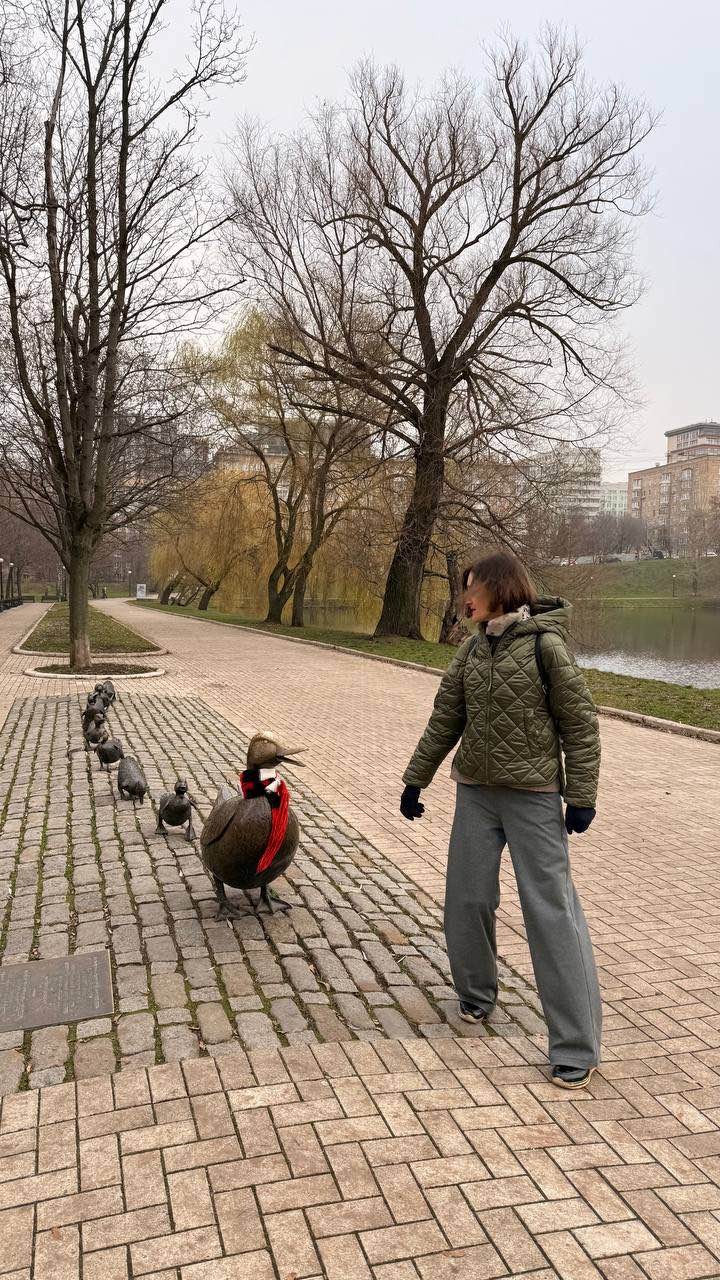 Отправились на 20 минут позже запланированного времени, тк ждали каких-то экскурсантов. Пока ждали, экскурсовод рассказала вводную