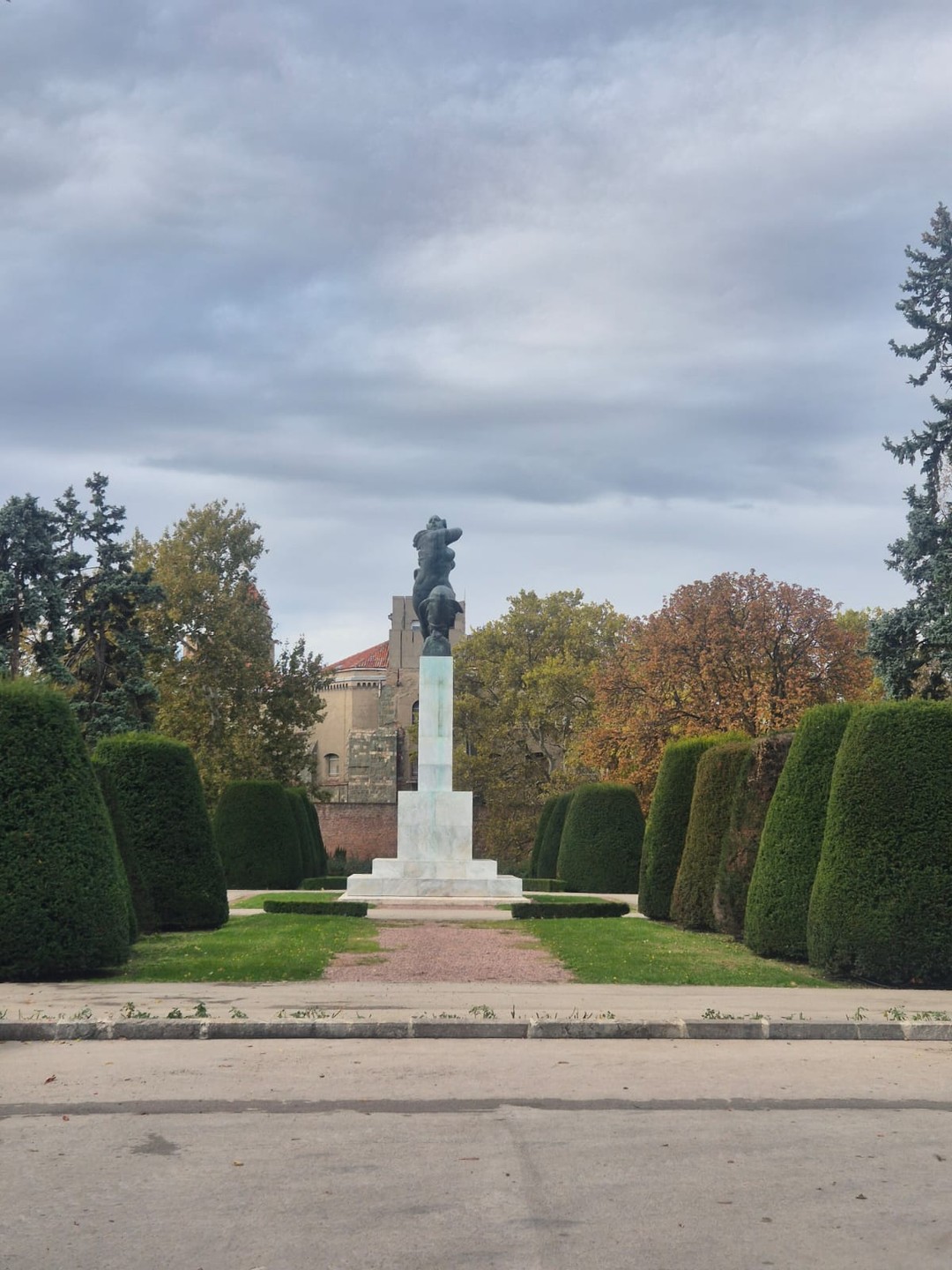 Здравствуйте! Вчера Филипп провёл экскурсию для меня и моих коллег. Все остались в восторге! У Филиппа