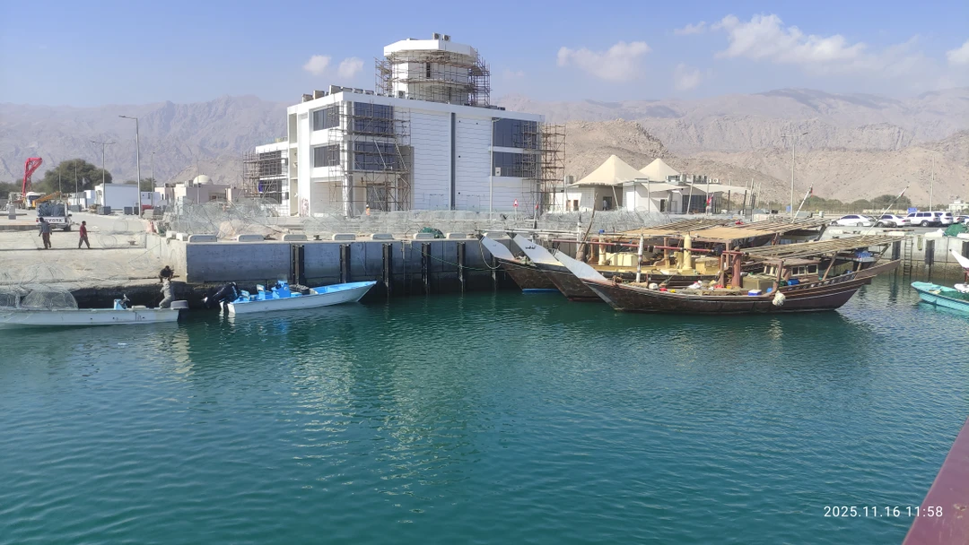 Отличная экскурсия. Море волшебное, границу прошли быстро. Группа была 46 чел, места на двухэтажной яхте хватило