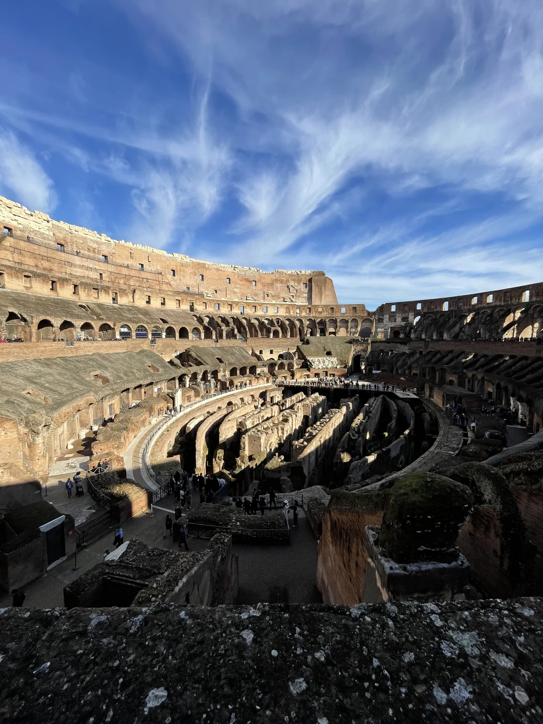 Замечательная экскурсия, все организовано на высоком уровне. Никаких задержек и проволочек. Гид Олег -прекрасный рассказчик! Слушать