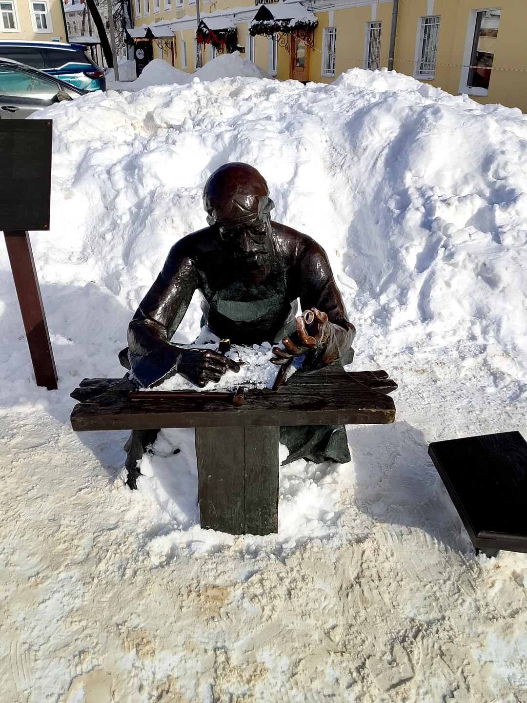 Мы посетили Кострому 22 февраля. Город встретил нас отличной солнечной погодой. Гид Елена точно в 13