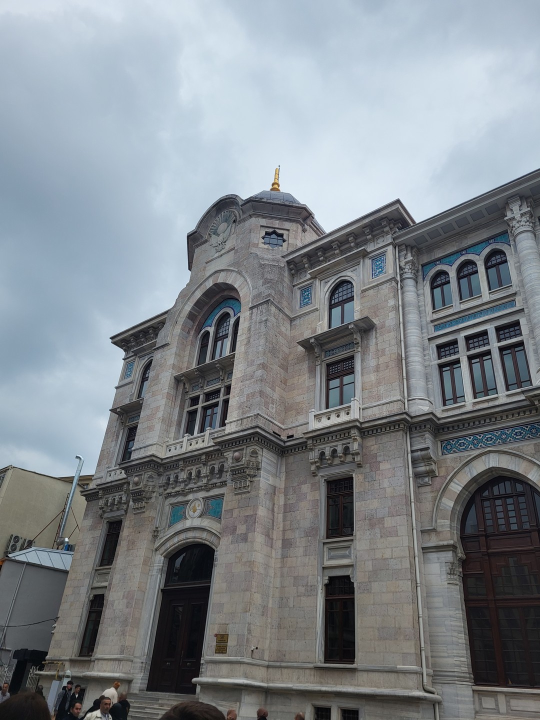 Были недавно на данной экскурсии. Подача материала интересная, много информации, отличный маршрут. За небольшое количество времени