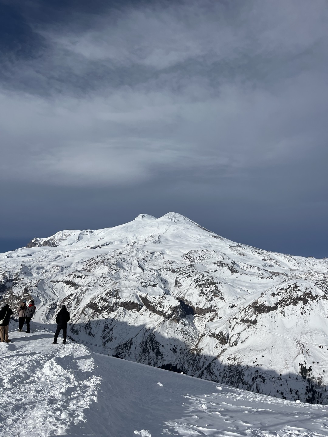 Мы приехали на 10 дней в Нальчик и, конечно, первым пунктом было посещение Эльбруса. Ислам согласовал