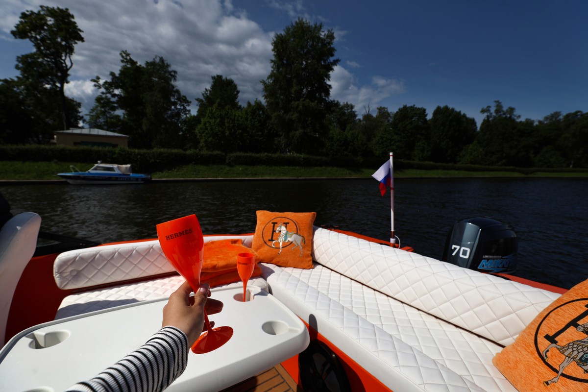 Фото На стильном катере — к самому высокому зданию Европы