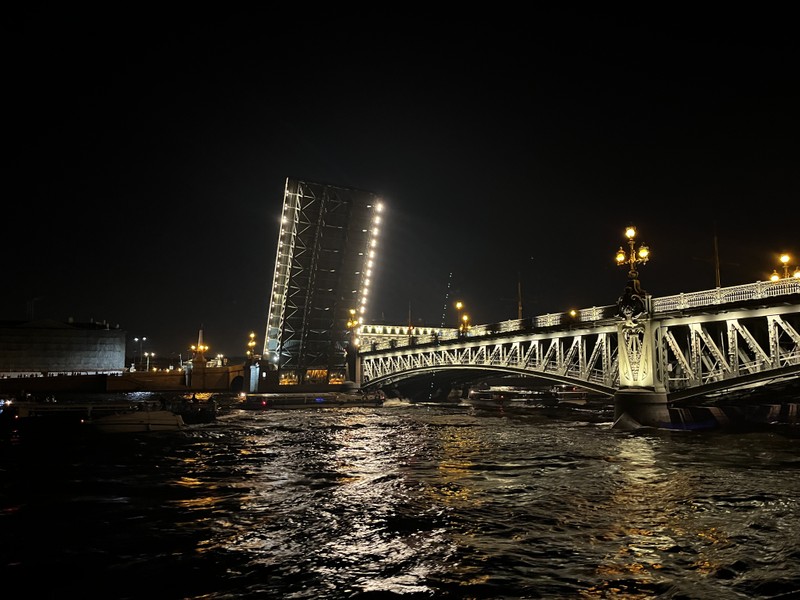 Фото к экскурсии Дискотека под разводными мостами