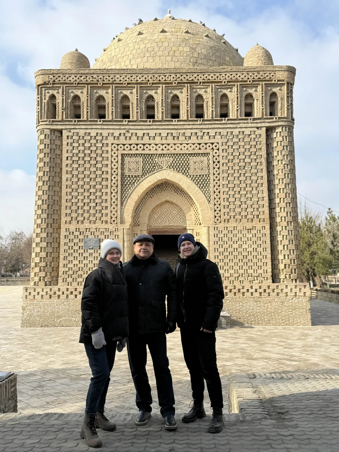 Потрясающая экскурсия по Бухаре в новогодние праздники! Очень душевный и знающий наш гид! Рассказывал интересно и