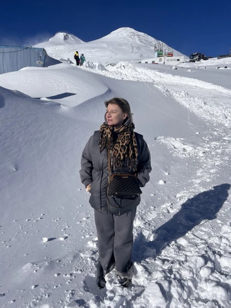 отличная экскурсия. . экскурсовод Андрей начал экскурсию в Кисловодске. . и на протяжении всей дороги он