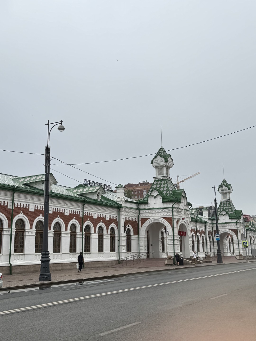 Чудесна прогулка по городу! Крайне содержательная, притом легкая. Олег рассказывал о городе с юмором и большой любовью. Спасибо ему огромное!