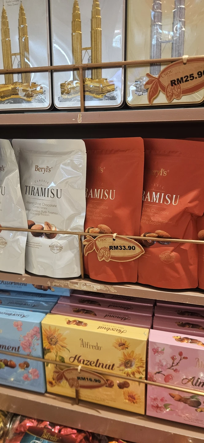 В целом экскурсия была нормальной, проехали по всему городу, рассказали основную информацию. Но что больше всего