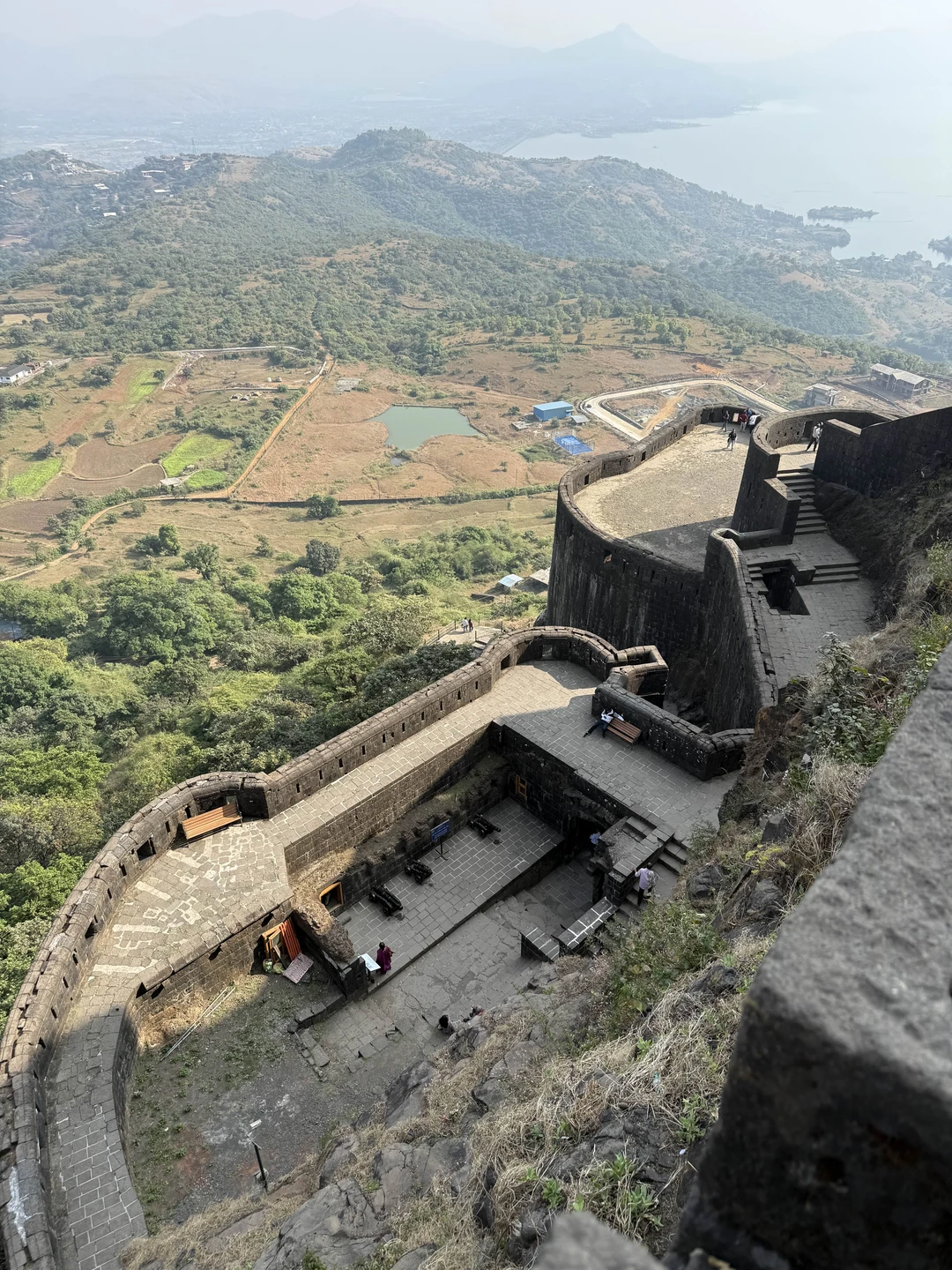 Аниса - прекрасный русскоязычный гид. Отличное и очень глубокое знание материала. Хорошо продуманный маршрут, чистая машина и аккуратный водитель