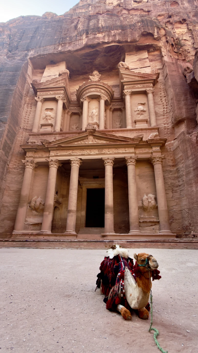 Это было потрясающее погружен е в атмосферу древней Петры, наш гид рассказывал потрясающие истории этого региона