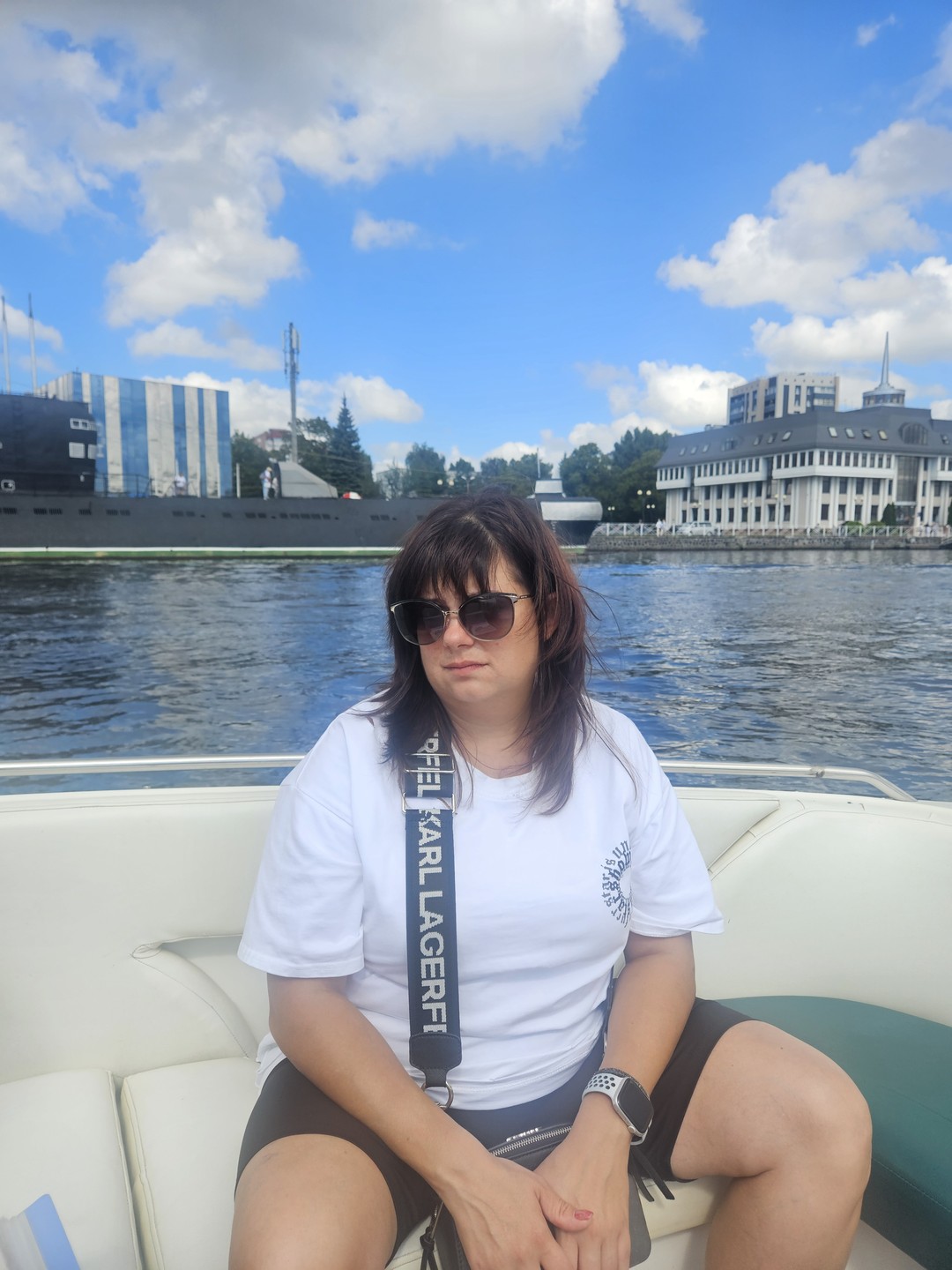 В целом очень не плохо. Но есть минусы. Первое это шум. Да экскурсия на воде, ну так сейчас много гаджетов для этого, микрофоны, наушники и тд.