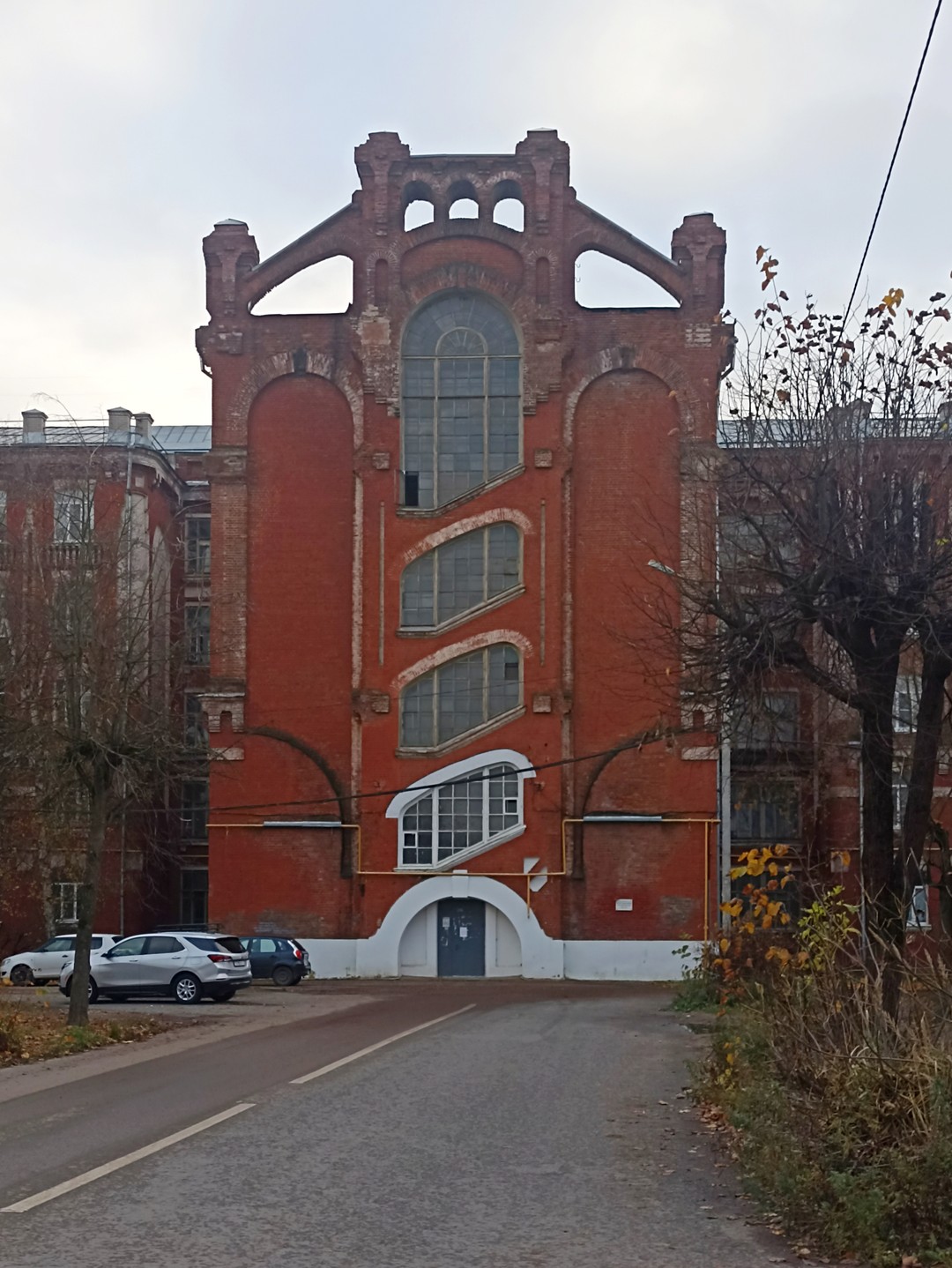 Морозовский городок сам по себе очень атмосферный, а с аудиогидом эта атмосфера усиливается стократно! Это мой