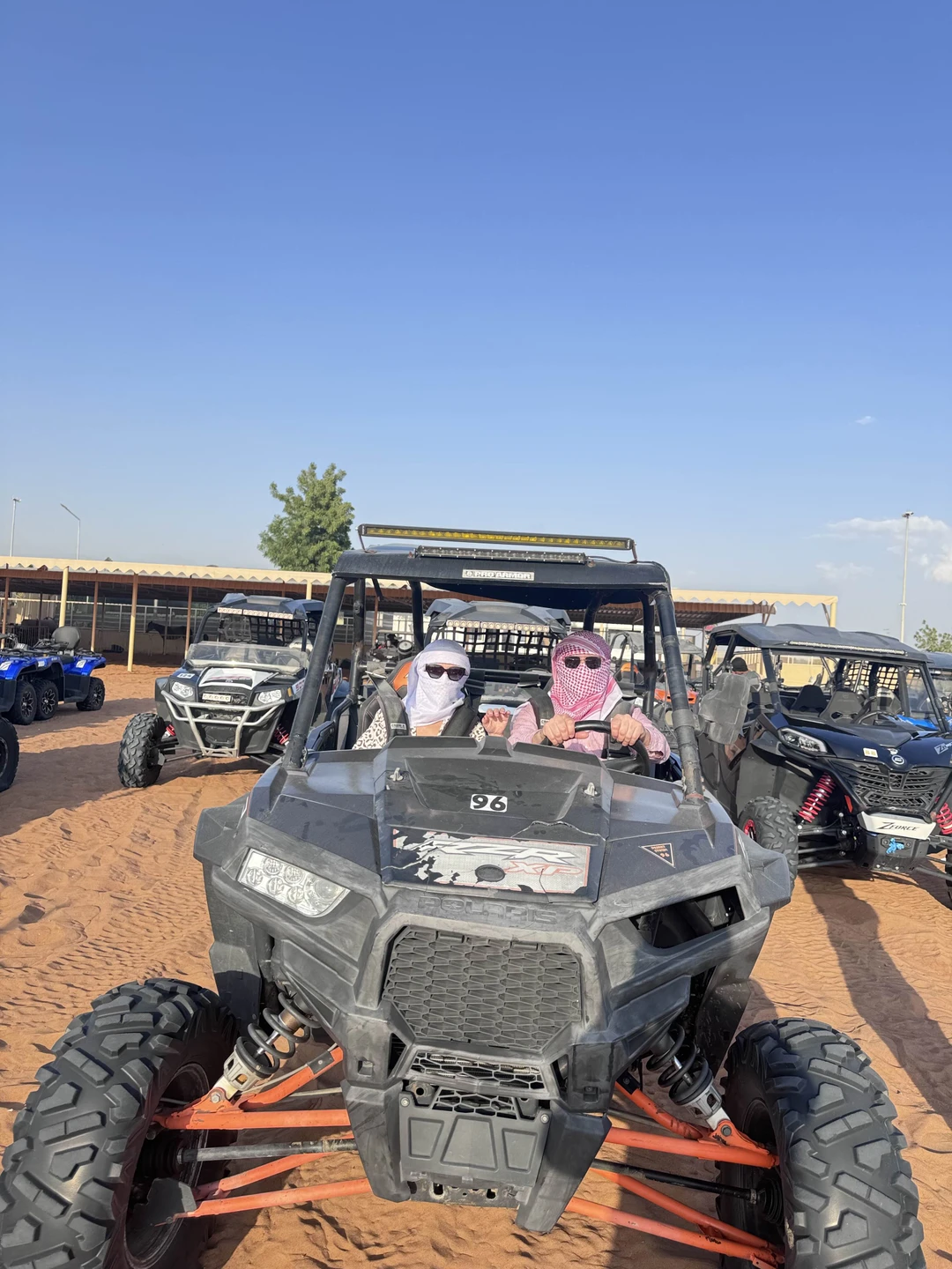 Брали обзорную экскурсию по Дубаю. Гид рассказал все хорошо и подробно, на любые вопросы отвечал легко и быстро