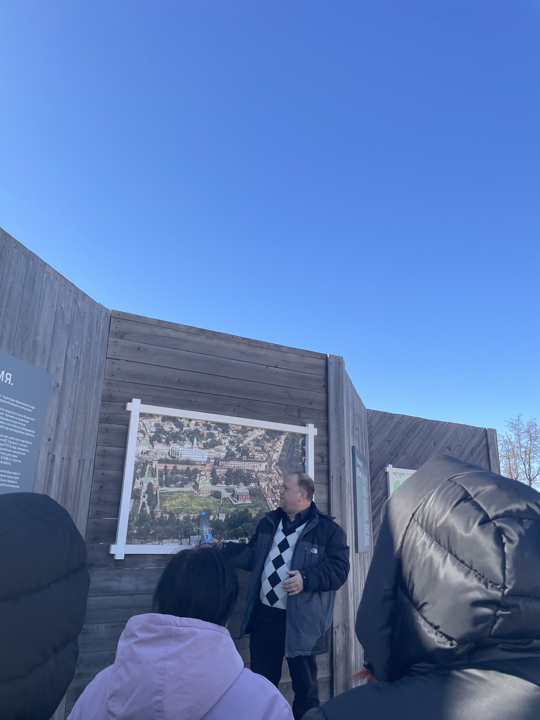 Экскурсия была 10 марта 2026 года. Экскурсоводом был Артем. Впечатления очень положительные, 2 часа прошло как