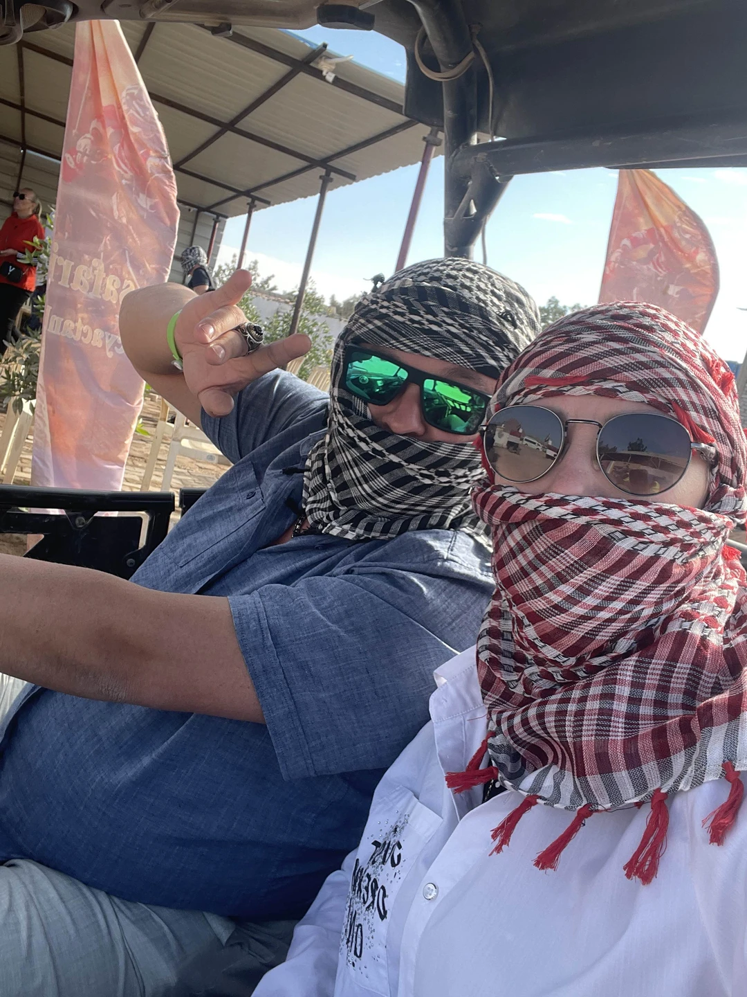 Отлично покатались, всем советую. Гид посоветовала утреннее время для катания, не жарко, меньше туристов