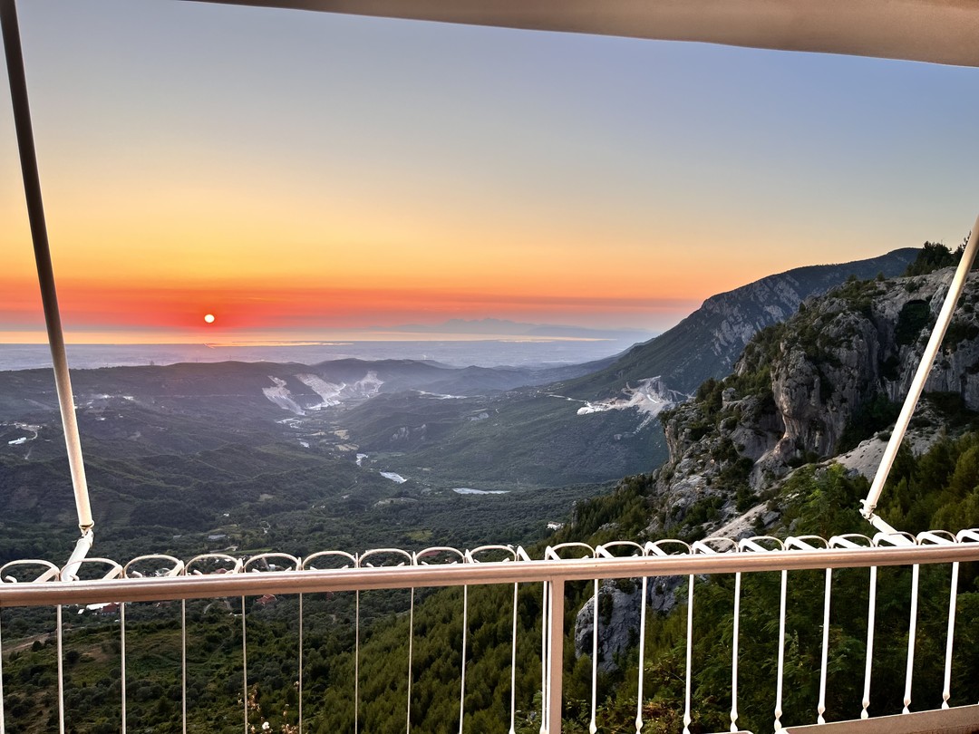 Великолепно провели день на экскурсии. Наталья - прекрасный экскурсовод, приятный собеседник. Узнали много нового не только