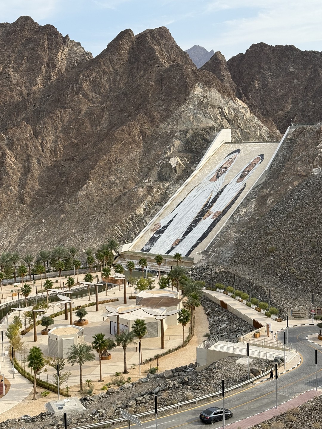 Прекрасно провели время с Александрой. Очень заботливый и внимательный гид, отлично водит машину. Экскурсия очень понравилась,