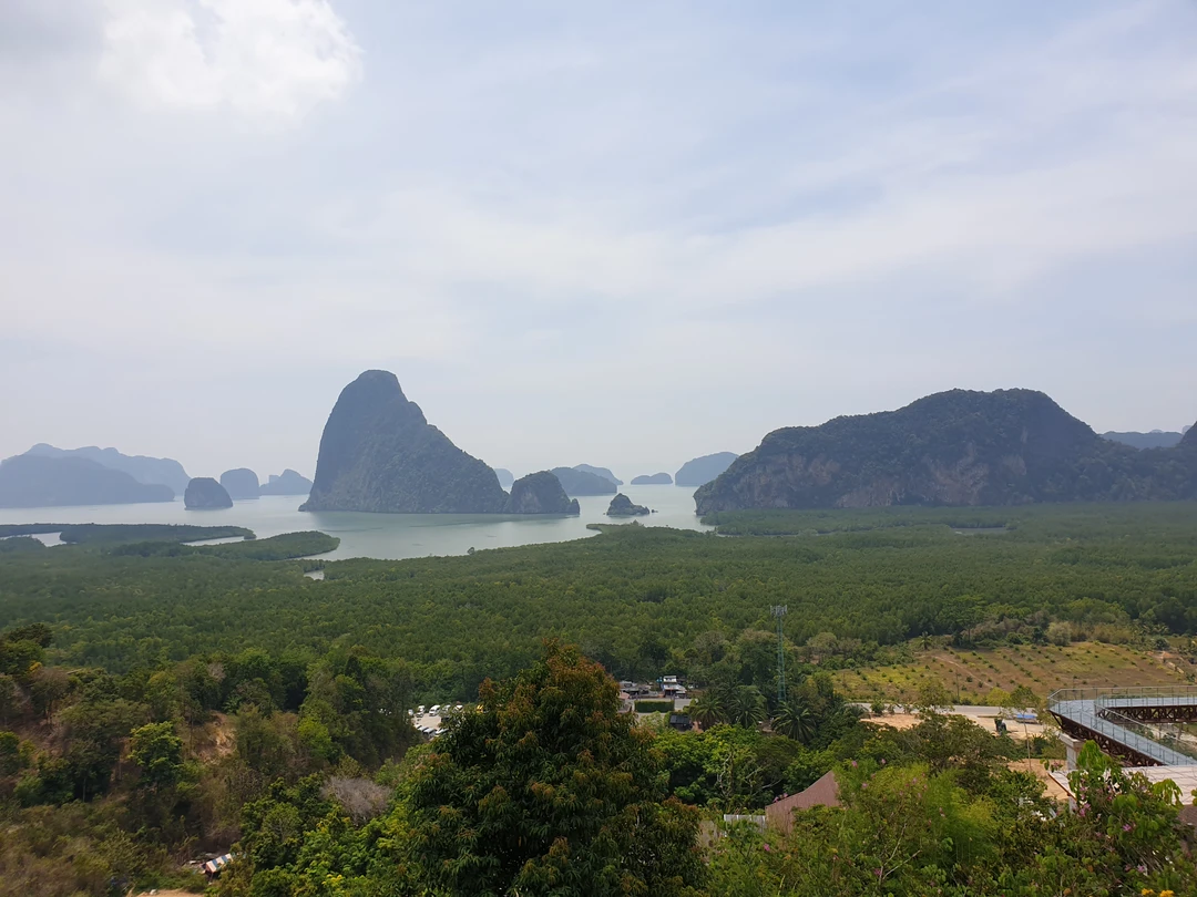 Большое спасибо за экскурсию! Спокойная, тихая поездка для тех, кто хочет посмотреть, на что-то нестандартное(я даже