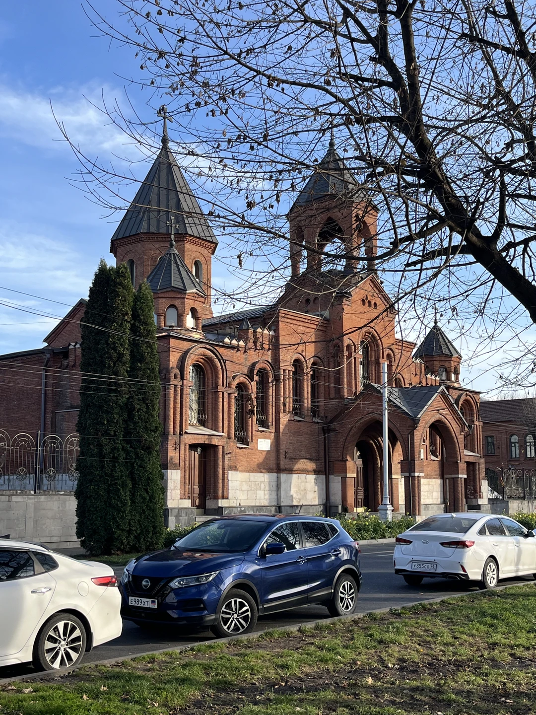 Экскурсию провел гид Дмитрий. Интерактивно, интересно и с подробными ответами на любые вопросы. Мы гуляли примерно