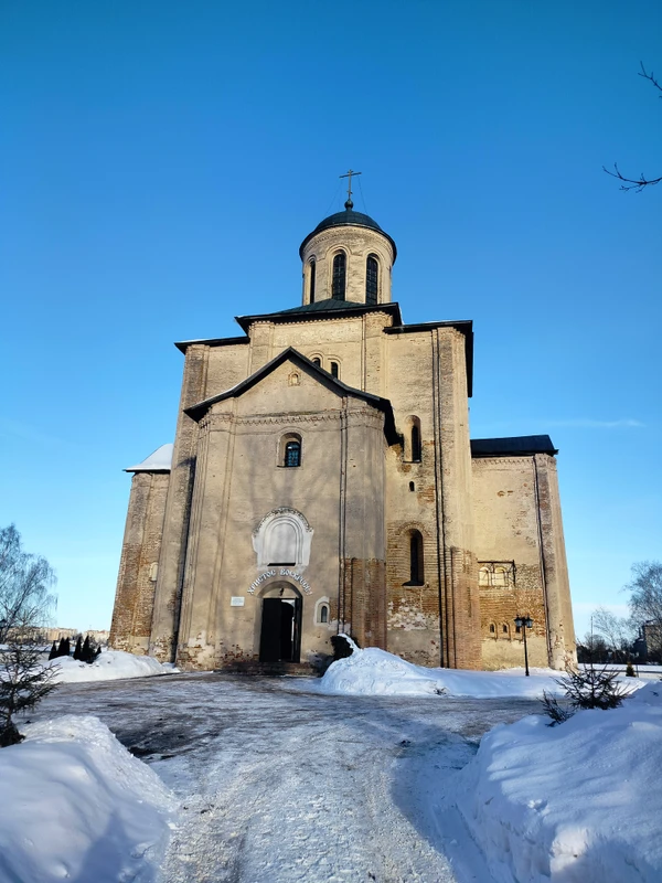 Смоленск: торгуй, воюй, молись