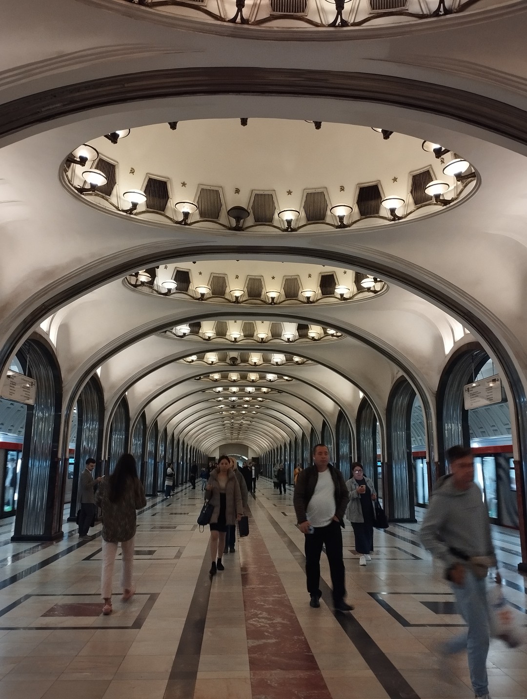 Москва: метро не сразу строилось (Анна)