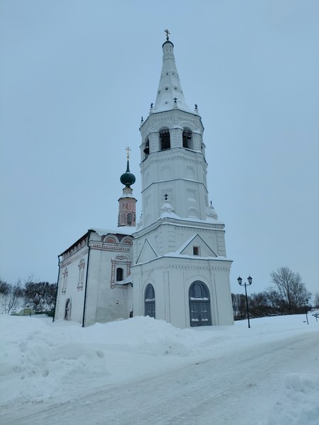 Очень понравилась прогулка с гидом Александром. У нас получилась индивидуальная экскурсия, так как нам предложили пойти
