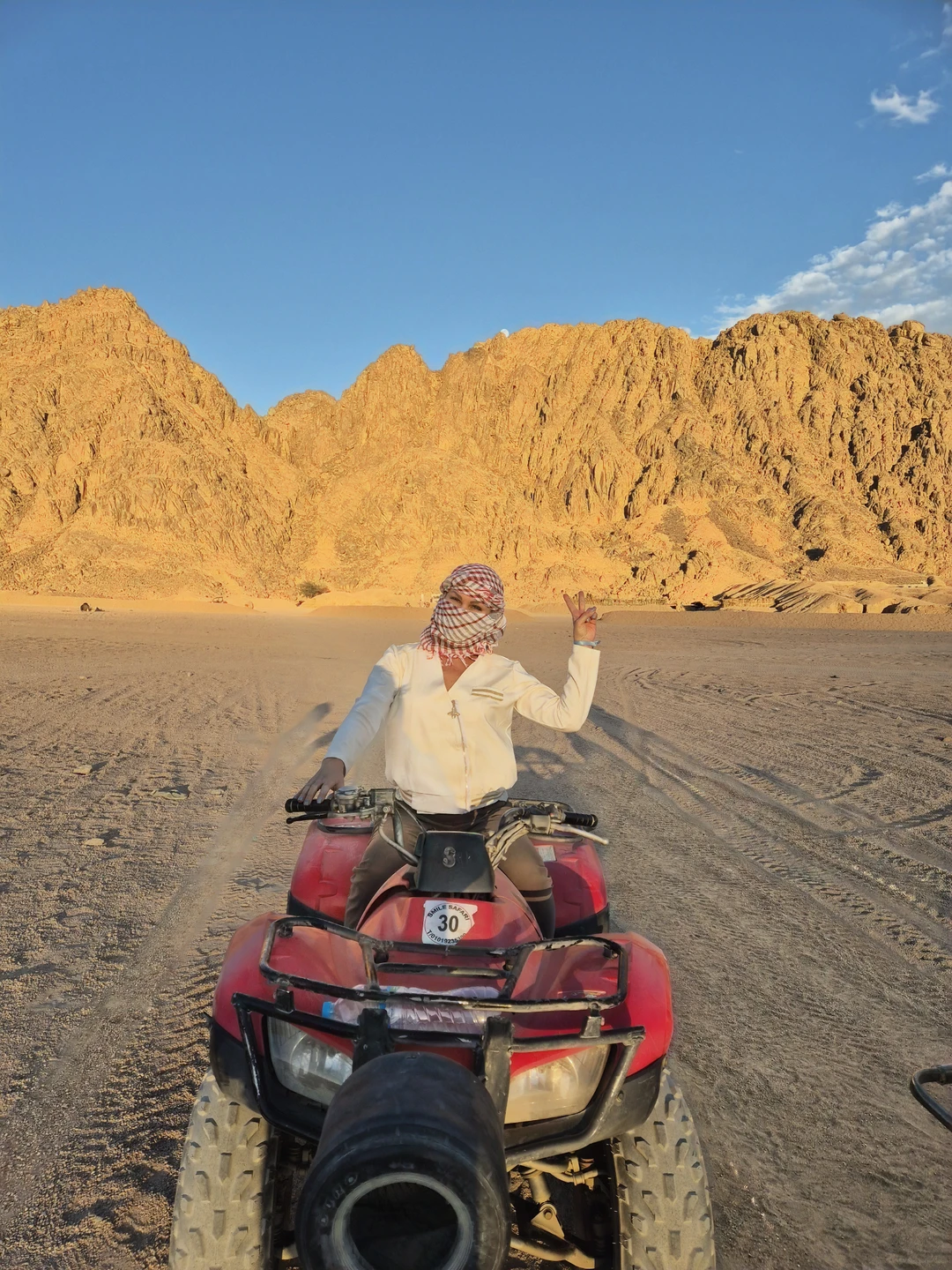 Катались на квадрациклах по сафари 2 января 2026, с двумя детьми-подростками, остались очень довольны! Нас на