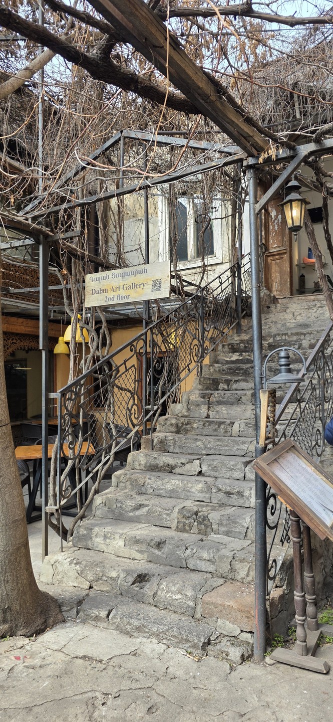 Во-первых, красавчик-гид