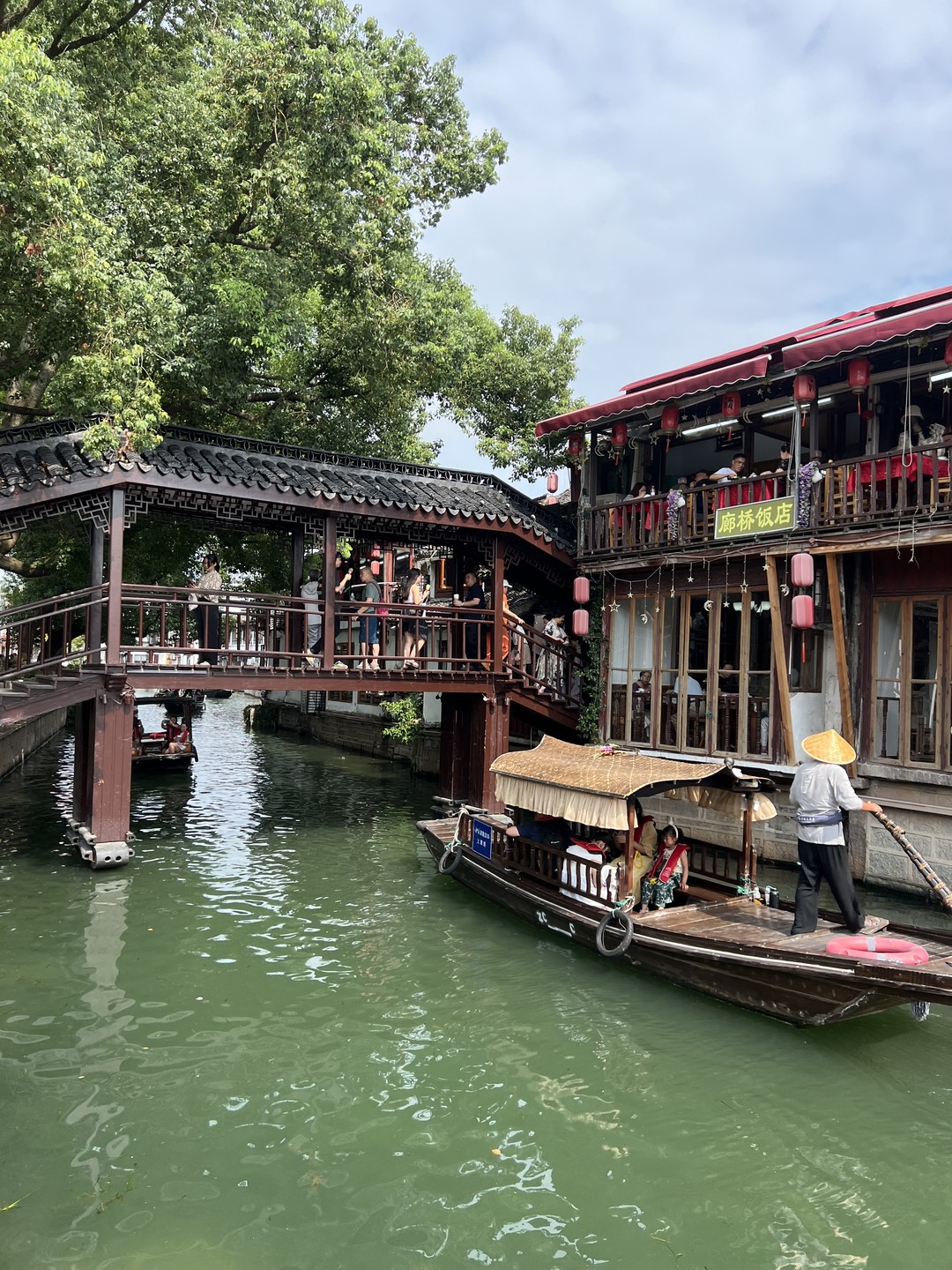 Экскурсия очень понравилась, гид очень внимательна и отвечает на все вопросы подробно, очень приятная в общении,